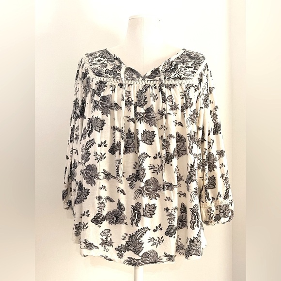 Wonderly Tops - Wonderly Black Floral Women’s Peasant Top | Size M